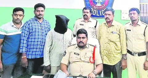 ట్రాక్టర్‌ దొంగతనం కేసులో నిందితుడి అరెస్ట్‌ 