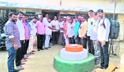 ‘పత్రికా స్వేచ్ఛను కాలరాస్తే సహించం’