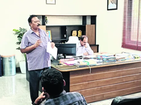 ప్రభుత్వ విద్యాసంస్థల్లో అడ్మిషన్లు పెంచాలి 