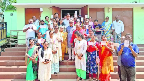 అర్హులందరికీ రేషన్‌ కార్డులు అందజేస్తాం 