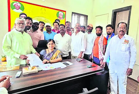 16 నుంచి జీడి కార్మికుల సమ్మె 