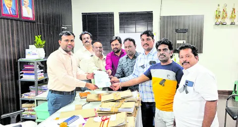 పత్రికా స్వేచ్ఛను పరిరక్షించాలి