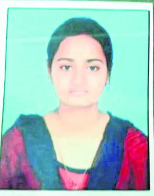 ప్రేమ విఫలమైందని  యువతి ఆత్మహత్య