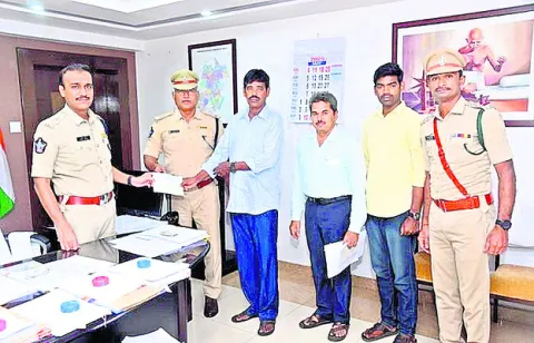 హోంగార్డు కుటుంబానికి చేయూత