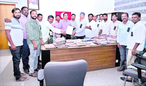 పత్రికా స్వేచ్ఛను హరించడం సరికాదు 