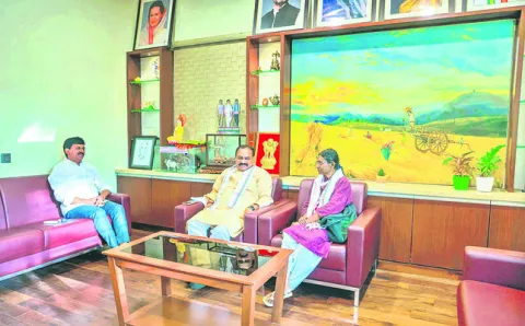 కాంగ్రెస్‌ ఇన్‌చార్జ్‌, పీసీసీ చీఫ్‌తో మంత్రి భేటీ