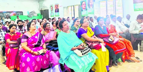 ఆదివారమైనా బాధ్యతలు స్వీకరించాల్సిందే 