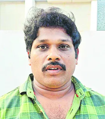 ప్రభుత్వానికి ప్రజలకు మధ్య వారథులు 
