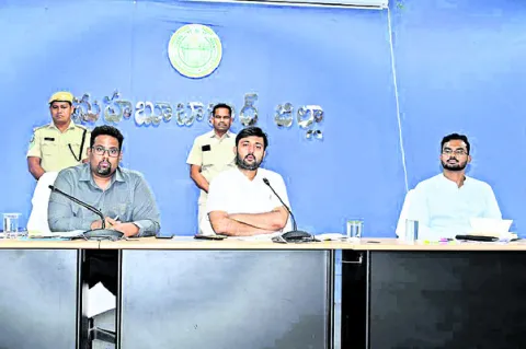 అవతరణ వేడుకలు ఘనంగా నిర్వహించాలి 