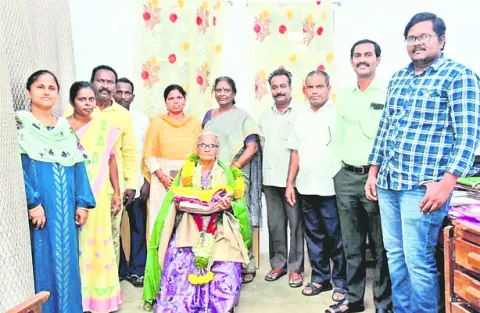 సమాచారశాఖ ఉద్యోగికి ఘనంగా వీడ్కోలు