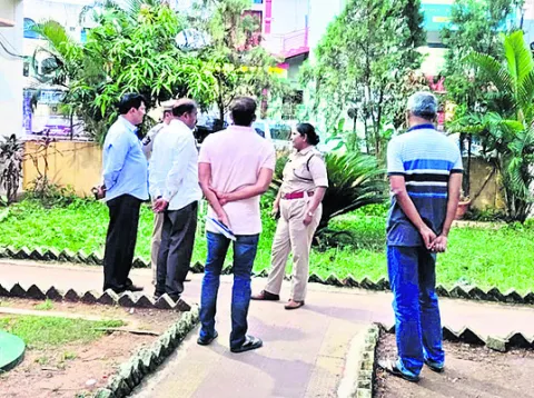 ‘గురుదేవా’లో చోరీ ఇంటిదొంగల పనేనా..?