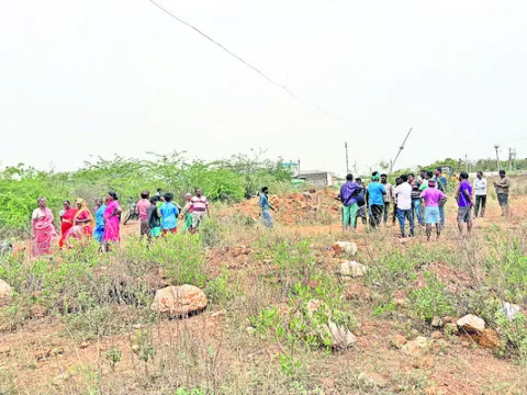 ట్రాన్స్‌కో పనుల అడ్డగింత 
