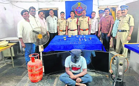 దొంగ అరెస్ట్‌ 