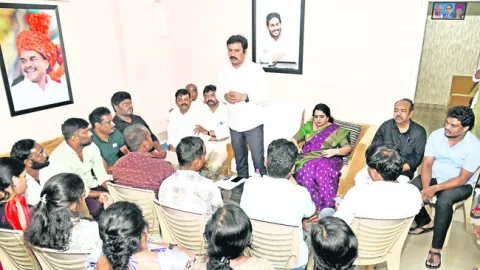 పార్టీకి సోషల్‌ మీడియా కార్యకర్తలే బలం 