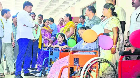 దివ్యాంగులకు ఉపకరణాల పంపిణీ 