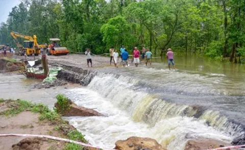 9 Killed in Arunachal After Landslide 5 Killed in Assam3