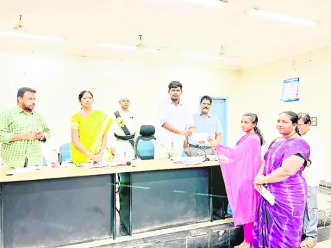 స్వయం ఉపాధి కోసమే దరఖాస్తు చేయాలి