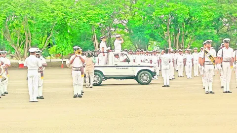 దేశసేవకు అంకితం కావాలి 