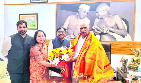 ‘ఖర్గే’ను కలిసిన మంత్రి వివేక్‌ 