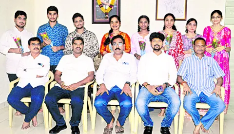 ఏపీ ఈఏపీసెట్‌లో శ్రీ చైతన్య విద్యార్థుల ప్రతిభ 
