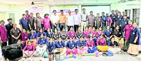 పాఠశాలలను పరిశుభ్రంగా ఉంచాలి