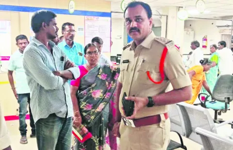 సినీఫక్కీలో నగదు చోరీ 