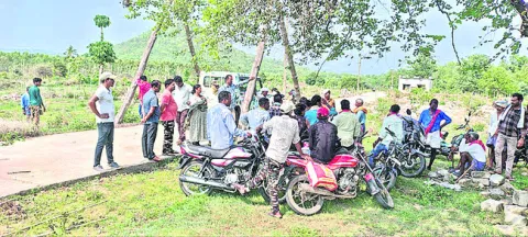 పరిహారం కోసం పోరుబాట
