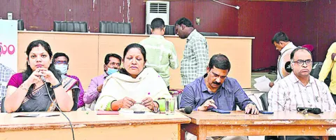 మౌలిక వసతుల కల్పన వేగవంతం చేయండి