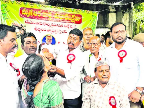 చేపమందుకు విశేష స్పందన