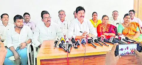 చైర్మన్‌ ఎన్నిక నిర్వహించలేని అసమర్థ ఎమ్మెల్యే వసంత 