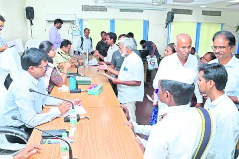 ప్రజావాణి ఫిర్యాదులను పరిష్కరించాలి