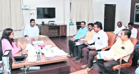 మొదటిరోజే పుస్తకాలు అందించాలి 