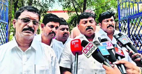 రాష్ట్రంలో అరాచక పాలన కొనసాగుతోంది 