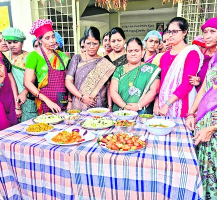 విద్యార్థులకు నాణ్యమైన భోజనం అందించాలి