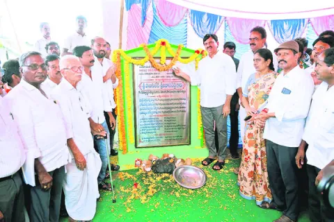 పేదలకు అండగా ప్రభుత్వం