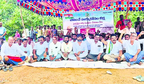 కొనసాగుతున్న రిలే నిరాహార దీక్షలు