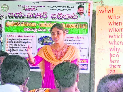 రోడ్డు ప్రమాదంలో జీపీ కార్యదర్శి మృతి