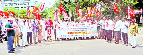 విశాఖ ఉక్కు ప్రైవేటీకరణ నిలుపుదల చేయాలి 