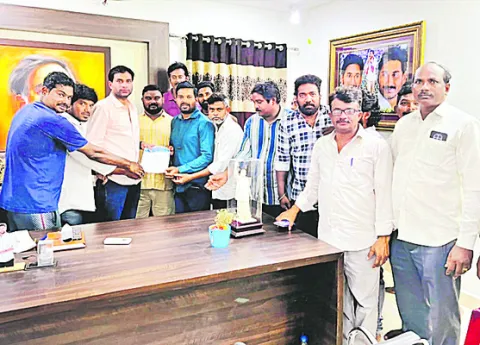 ‘మాకు న్యాయం జరిగేలా చూడండి’ 