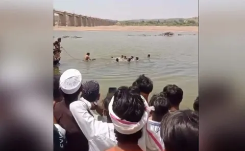 Eight men drown in Rajasthan Banas river Check Details3