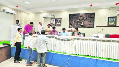 రాజకీయ సిఫార్సులకే పెద్దపీట? 