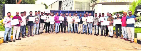 ‘సాక్షి’పై దాడులు అమానుషం