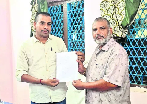 సాక్షి కార్యాలయాలపై దాడులు సరికాదు 