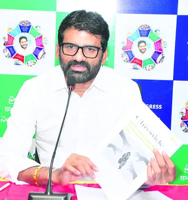 మీడియాపై కక్ష సాధింపుతో ఎమర్జెన్సీ పరిస్థితులు 