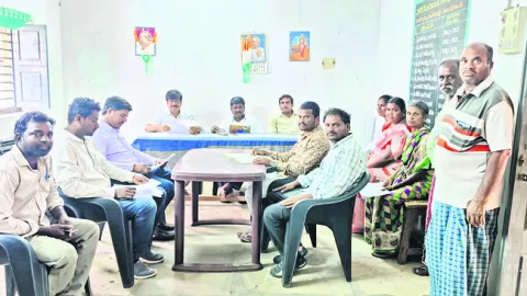 వాసాలమర్రిలో అధికారుల సర్వే