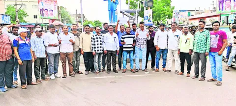 మీడియాపై కక్ష సాధింపు చర్యలు