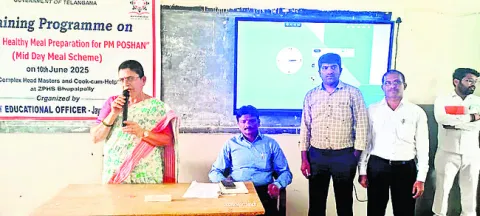 విద్యార్థుల పరిశుభ్రతపై దృష్టి