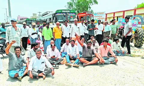 గిట్టుబాటు ధర  కల్పించాలని నిరసన