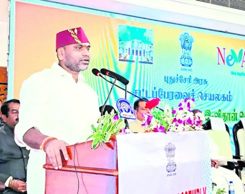 కేంద్రమంత్రి ప్రసంగానికి పవర్‌ కట్‌ 