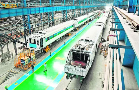 ఐసీఎఫ్‌లో ఆటోమెటిక్‌ డోర్‌ ఈఎంయూ
